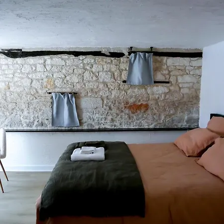 Les Du Roc 3* Le Roc